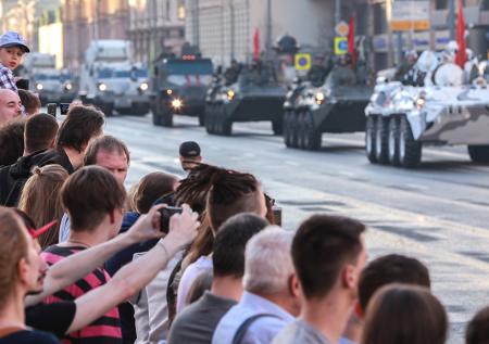 Движение транспорта ограничат в двух округах Москвы