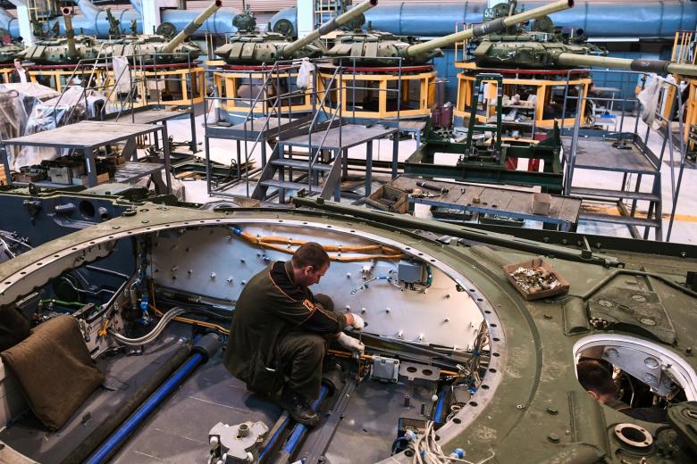 Россия. Свердловская область. Нижний Тагил. Танковый конвейер в механосборочном цехе № 130 Уралвагонзавода