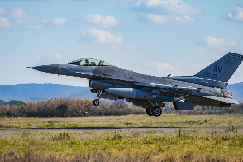Истребитель F-16