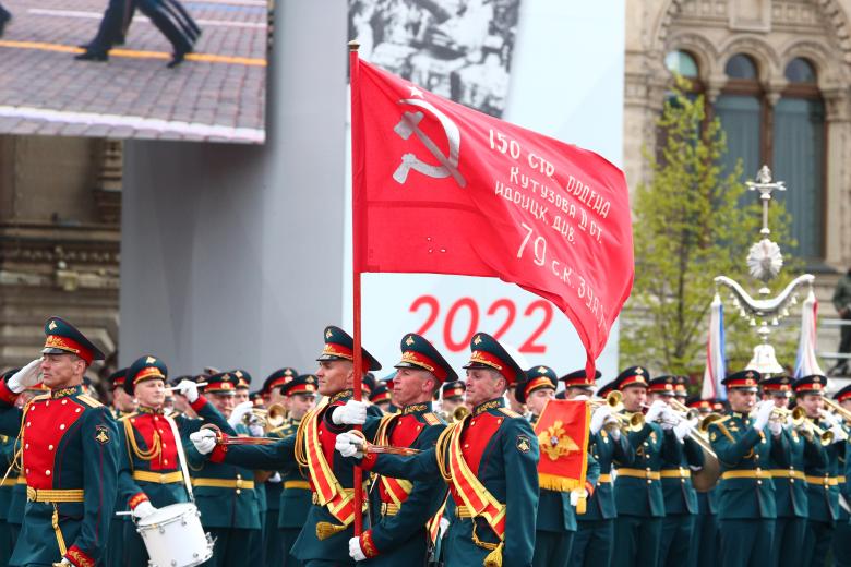 Военнослужащие парадных расчетов во время парада, посвященного 77-й годовщине победы в Великой Отечественной войне