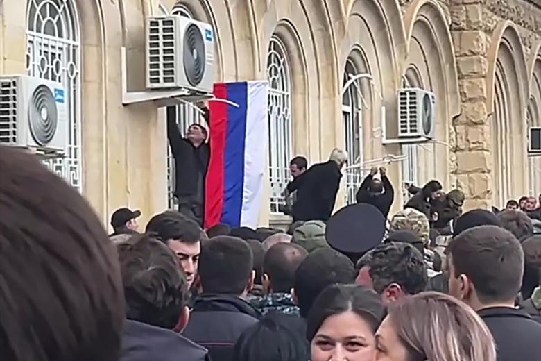 Обстановка у парламента Абхазии в Сухуме