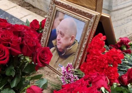 С могилы Пригожина исчезла скрипка