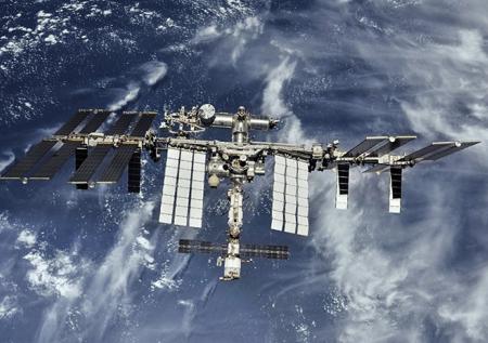 Космонавты МКС проведут час в темноте