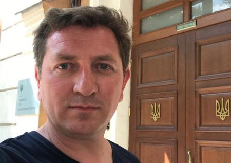 Уволенный Зеленским чиновник подал на него в суд