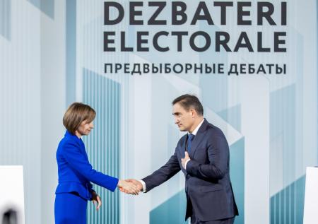 Обыски, шантаж, истерия: с чем Молдавия подошла ко второму туру выборов