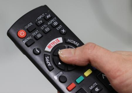 Россиян предупредили о потере связи с миром из-за сериалов