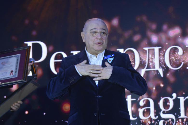 Евгений Петросян
