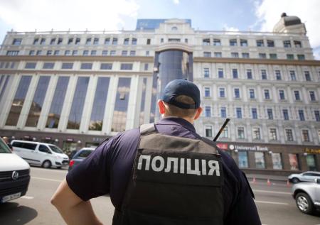 От автобуса до банка: почему на Украине часто захватывают заложников