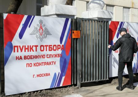 Служба по контракту: что надо знать, сколько платят, отправят ли в зону СВО