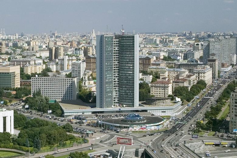 Дом-книжка на Новом Арбате (в центре)