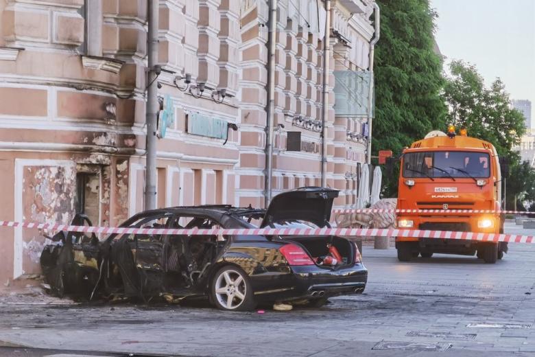 Последствия ДТП на Зубовской площади в центре Москвы