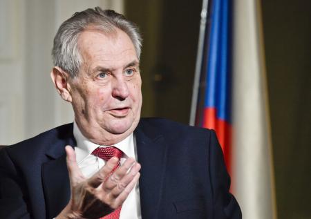 Президент Чехии высказался за поставки вооружения на Украину