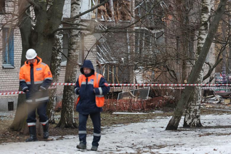 Обстановка на месте ЧП в жилом доме в Санкт-Петербурге
