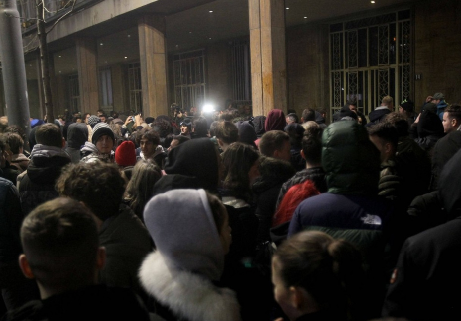 Около 29 тысяч человек вышли на акцию протеста в Белграде
