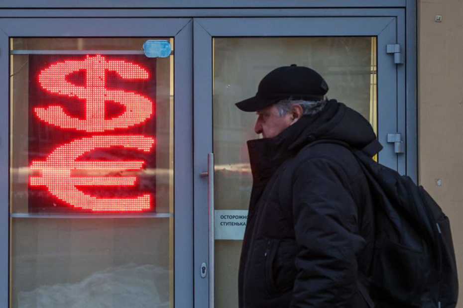 Доллар по 110 рублей к концу года? Курсы валют на выходные, влияние Украины