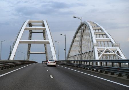 Стало известно о запуске движения по одной стороне Крымского моста