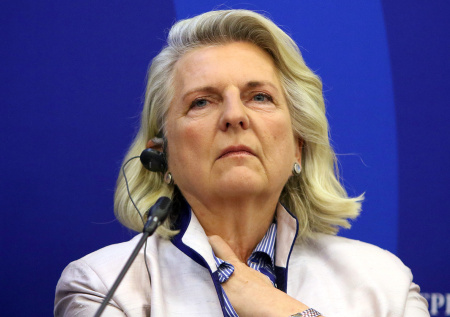 Экс-глава МИД Австрии оценила риск начала войны между ЕС и Россией