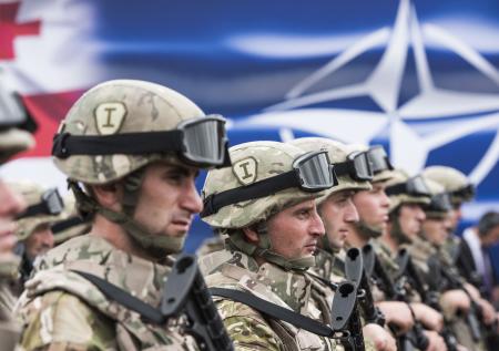 НАТО привела в высшую степень боеготовности 42 тысячи военных
