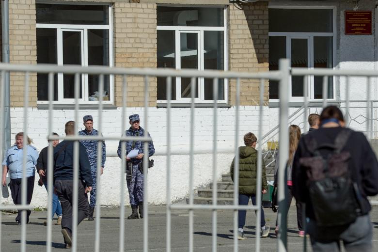 Обстановка у школы в Челябинске