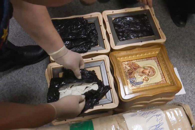 Иконы, содержащие взрывные устройства и взрывчатые вещества