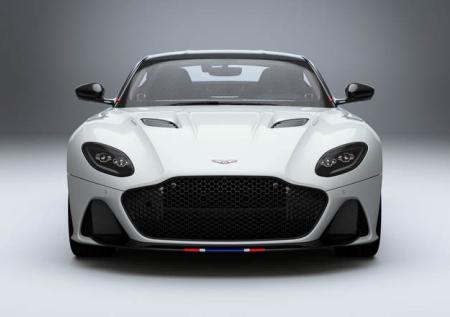 Водитель на элитном спорткаре Aston Martin устроил гонки и ДТП в Москве