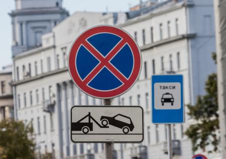 Ростовские полицейские эвакуировали машину вместе с ребенком