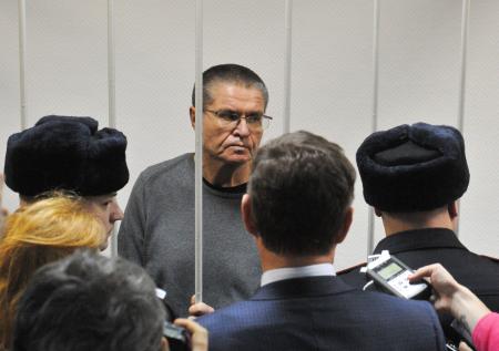 Сидели два чиновника: чем Улюкаев лучше Белых