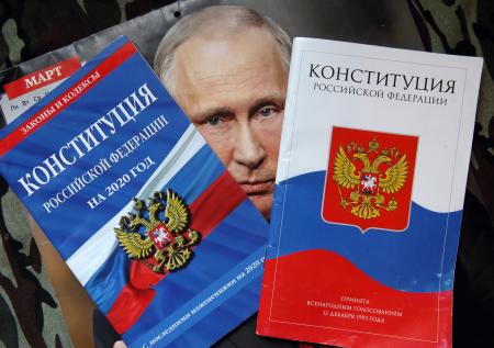 В Госдуме считают идею о переносе Дня Конституции пиаром
