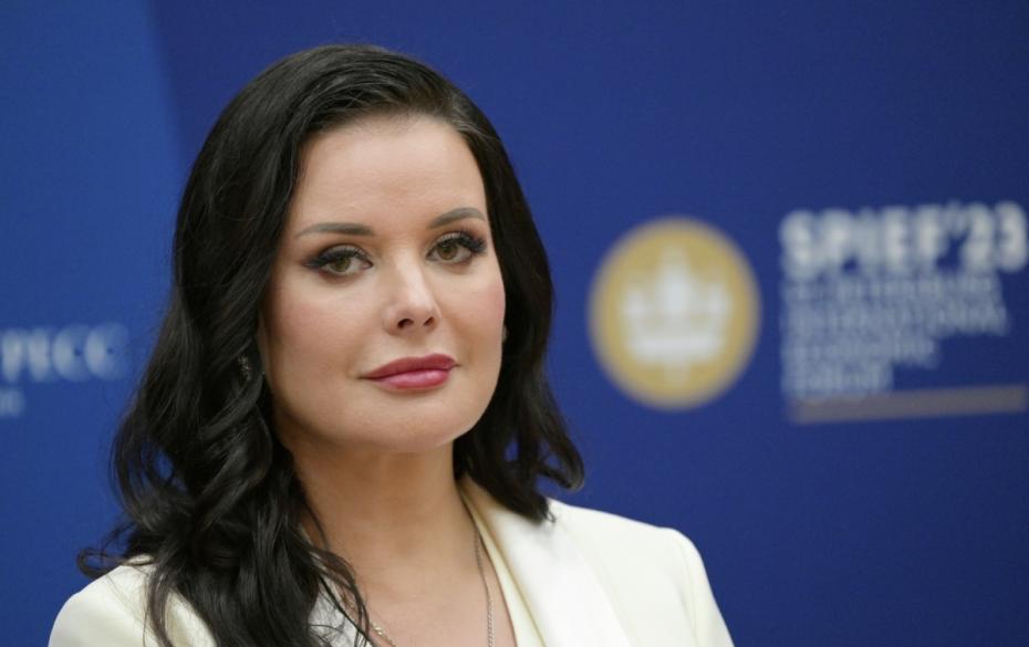 Телеведущая Оксана Федорова