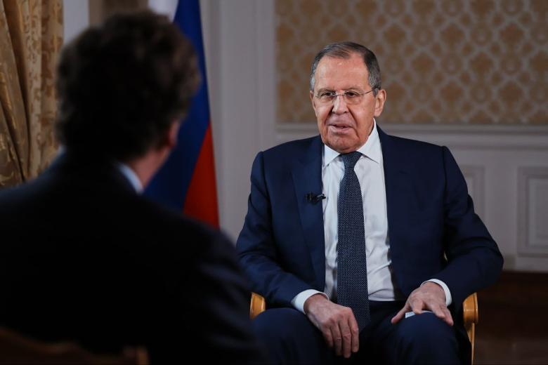 Интервью главы российского МИД Сергея Лаврова американскому журналисту Такеру Карлсону