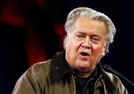 Еще один соратник Трампа сделал похожий на нацистское приветствие жест