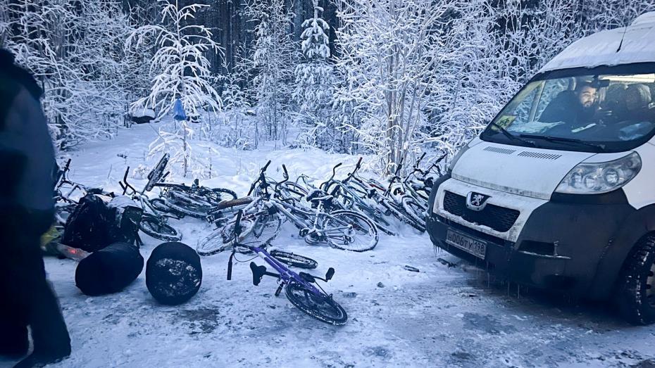 Ситуация около автомобильного пункта пропуска «Салла», где собрались несколько сотен человек в надежде пересечь границу РФ