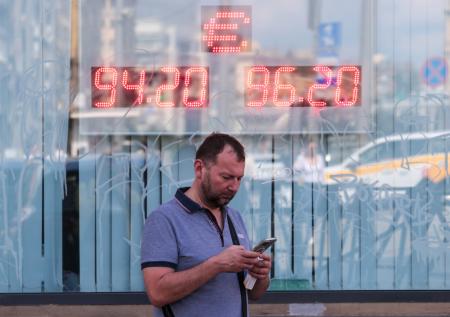 В России курсы валют начали вести себя странно