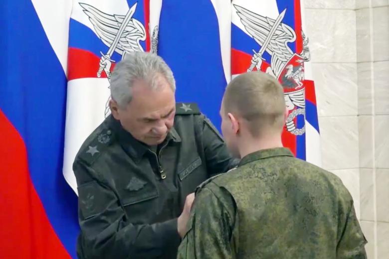 Сергей Шойгу вручил государственные награды