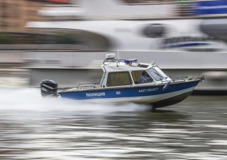 В Петербурге катер протаранил набережную