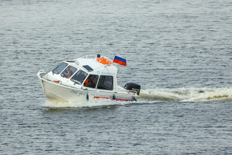 Катер спасательной службы на водных объектах