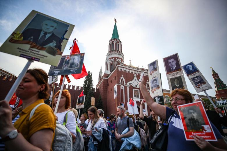 Участники акции памяти «Бессмертный полк»