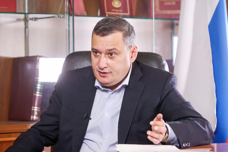 Председатель комитета Госдумы РФ по информационной политике, информационным технологиям и связи Александр Хинштейн во время интервью интернет-изданию NEWS.ru