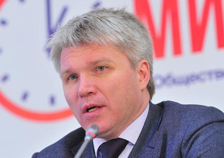 Колобков поздравил российского сноубордиста с победами на ЧМ