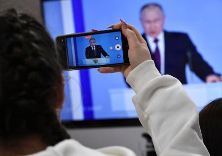 Стало известно, сколько россиян довольно работой Путина