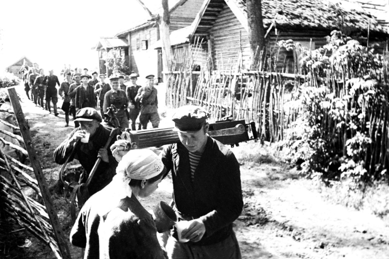 Одна из деревень на оккупированной немецко-фашистскими захватчиками территории во время Великой Отечественной войны