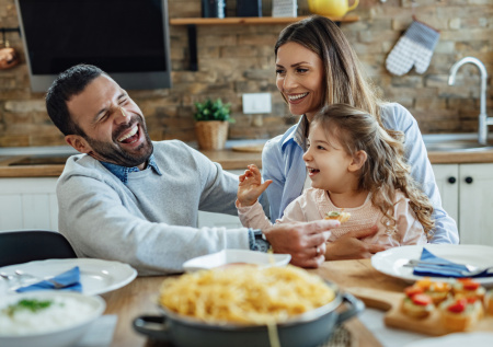 Гороскоп на 15 февраля: Овнам советуем спрятаться, а Тельцам — помолчать