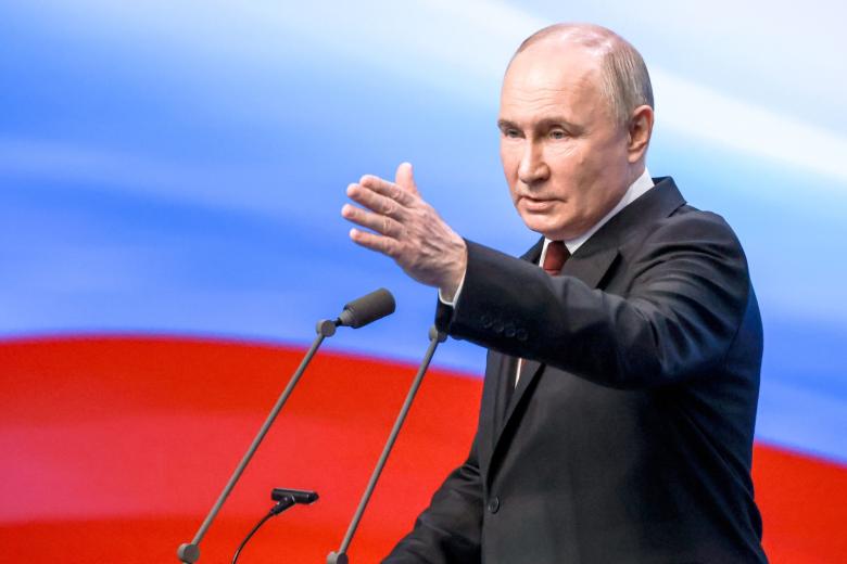 Президент РФ Владимир Путин в своем избирательном штабе в Гостином Дворе
