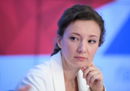 Омбудсмен: стоявший на гречке ребёнок находится в интернате Омска
