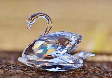 Swarovski и Hermes приостановили продажи на территории России