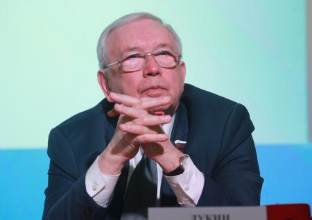 Лукин вышел из «Яблока» и проголосовал за поправки в Конституцию