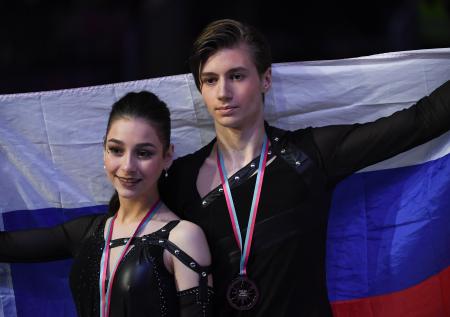 Шанаева и Нарижный завоевали бронзу на юниорском ЧМ по фигурному катанию