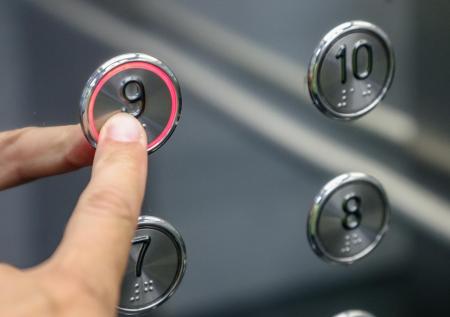 В России могут не успеть заменить сломанные в жилых домах лифты