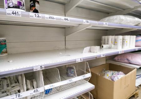 Прячутся в туалетах: медики объяснили ажиотаж на туалетную бумагу