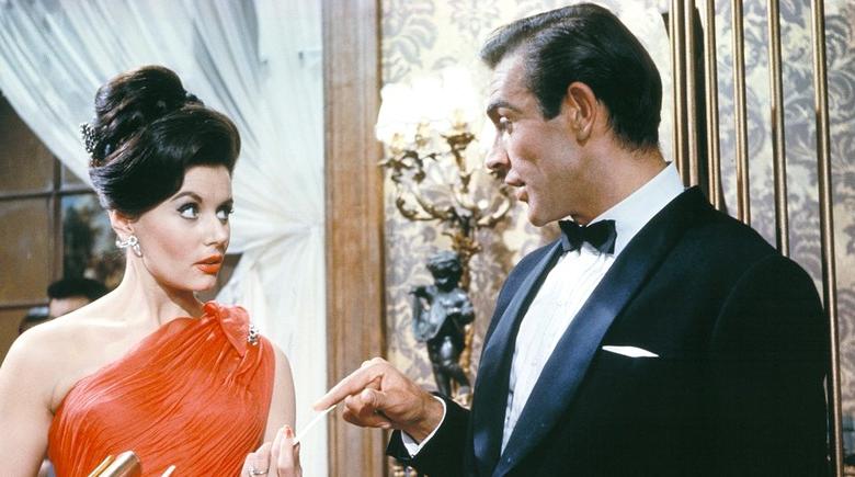 Актриса Юнис Гейсон. Кадр из фильма «Доктор Ноу» (1962)